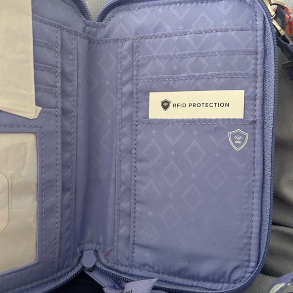 NWT Vera Bradley Quilted Floral Crossbody Hipster Wallet RFID w/Mural Print - Picture 2 of 15